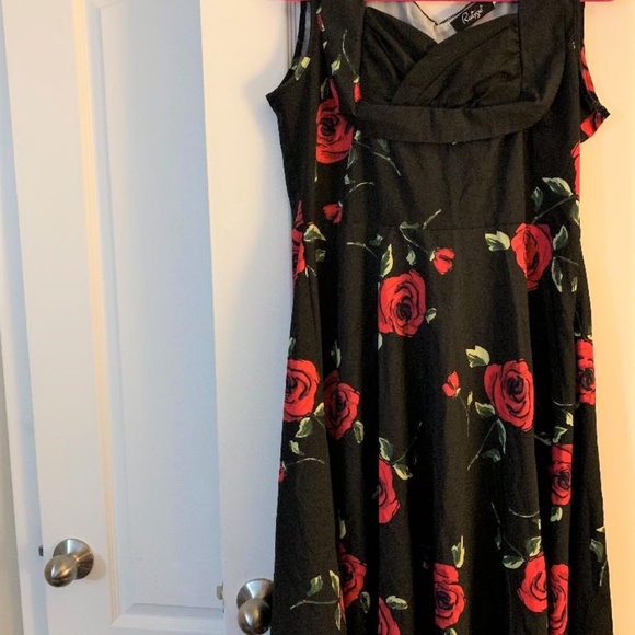 red and black rose long dress - Picture 2 of 2
